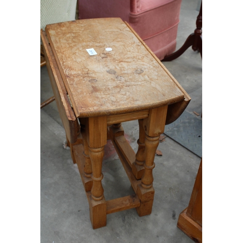 2919 - A SMALL PINE GATE LEG TABLE ON TURNED LEGS 27