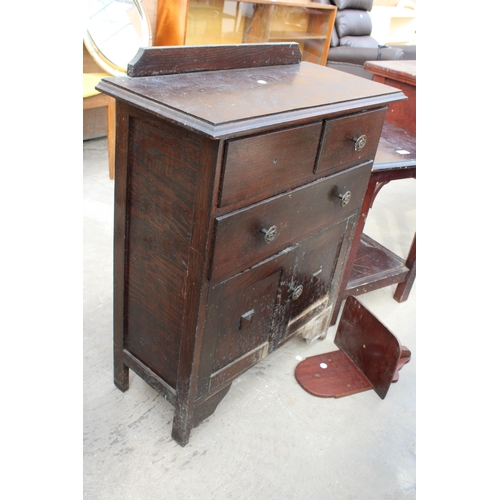 3087 - A TWO TIER LAMP TABLE, WALL BRACKET AND SMALL OAK SIDE CABINET