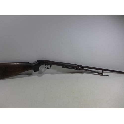 347 - A LINCOLN .177 CALIBRE AIR RIFLE, 49CM BARREL, SERIAL NUMBER 8772, LENGTH 111CM (A/F)