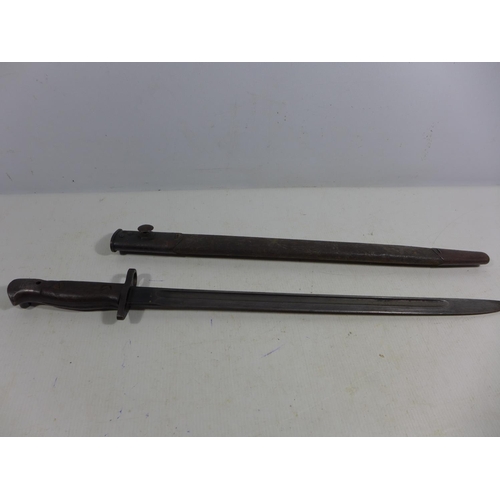 360 - A BRITISH WORLD WAR I 1907 PATTERN BAYONET AND SCABBARD, 43CM BLADE, LENGTH 57CM