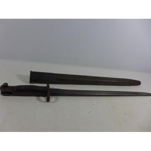 360 - A BRITISH WORLD WAR I 1907 PATTERN BAYONET AND SCABBARD, 43CM BLADE, LENGTH 57CM