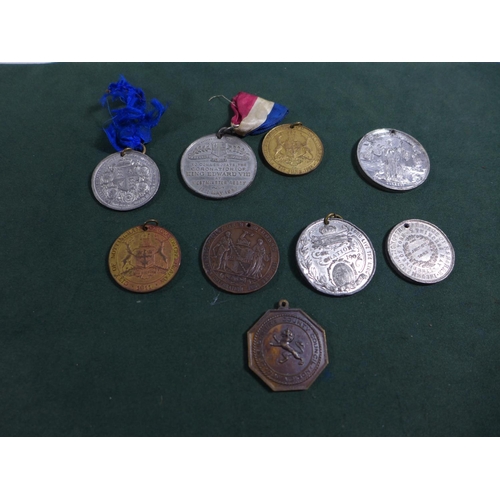 367 - A COLLECTION OF NINE ROYAL FAMILY CORONATION AND JUBILEE MEDALS FROM THE REIGN OF QUEEN VICTORIA TO ... 