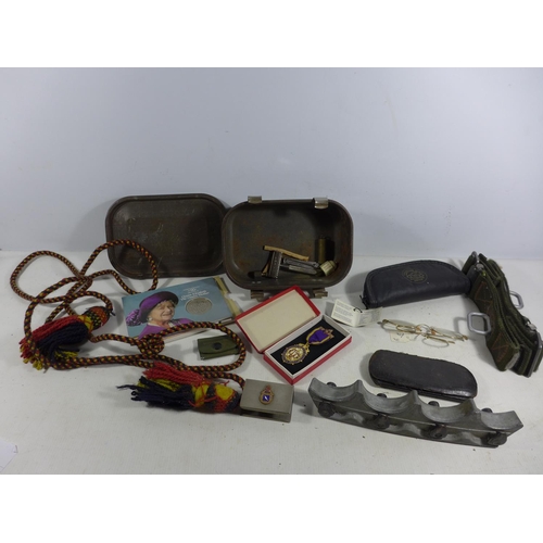 371 - A METAL TIN AND CONTENTS, MILITARY BELT, QUEEN ELIZABETH £5, GLASSES ETC