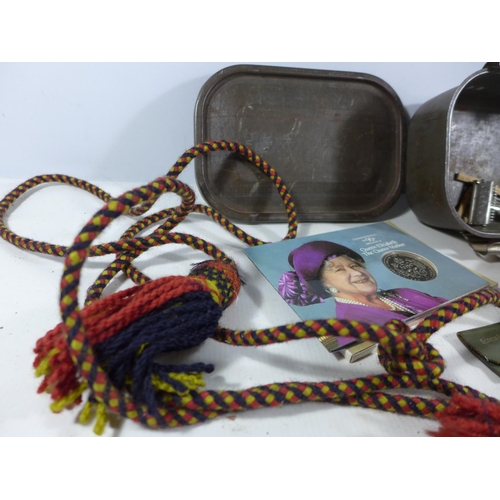 371 - A METAL TIN AND CONTENTS, MILITARY BELT, QUEEN ELIZABETH £5, GLASSES ETC