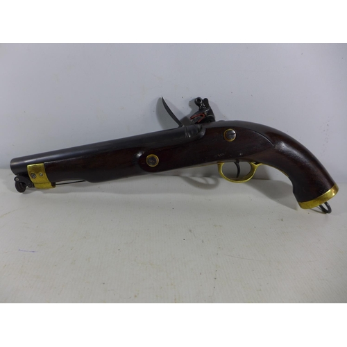 376 - A GOOD QUALITY NON FIRING MODEL DISPLAY EAST INDIA COMPANY FLINTLOCK PISTOL, 22CM BARREL, LENGTH 40C... 