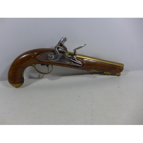 380 - A GOOD QUALITY NON FIRING MODEL DISPLAY KETLAND FLINTLOCK PISTOL, 19CM BRASS BARREL, LENGTH 36CM