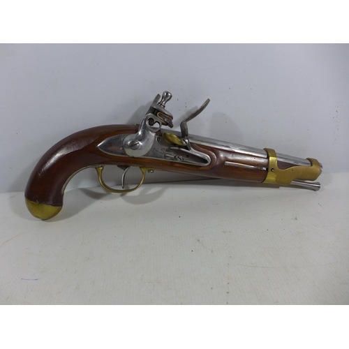 381 - A GOOD QUALITY NON FIRING MODEL DISPLAY FRENCH NAPOLEOIC WARS 1 X TYPE FLINTLOCK PISTOL, 20CM  BARRE... 