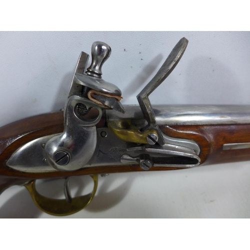 381 - A GOOD QUALITY NON FIRING MODEL DISPLAY FRENCH NAPOLEOIC WARS 1 X TYPE FLINTLOCK PISTOL, 20CM  BARRE... 