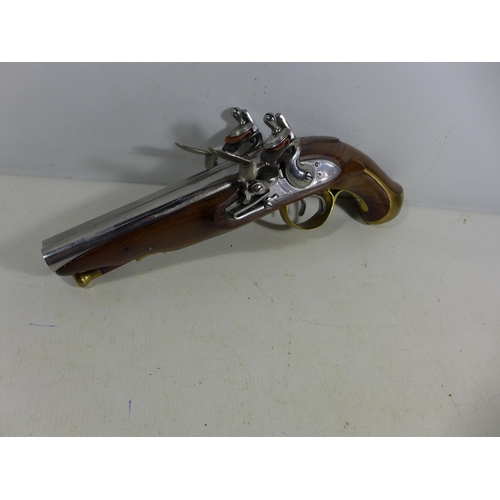 382 - A GOOD QUALITY NON FIRING MODEL DISPLAY DOUBLE BARREL SIDE BY SIDE FLINTLOCK PISTOL, 17CM  BARREL, L... 