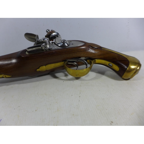 382 - A GOOD QUALITY NON FIRING MODEL DISPLAY DOUBLE BARREL SIDE BY SIDE FLINTLOCK PISTOL, 17CM  BARREL, L... 