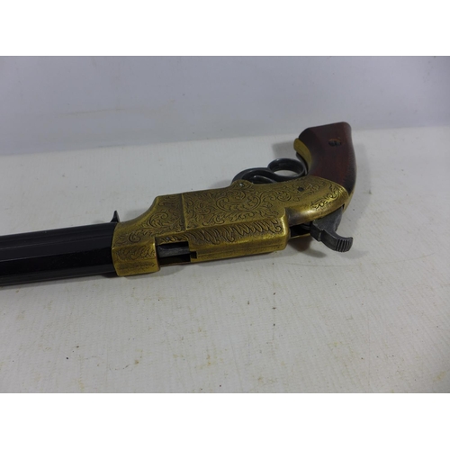 384 - A GOOD QUALITY NON FIRING MODEL DISPLAY VOLCANIC PISTOL, 16CM BARREL, LENGTH 32CM