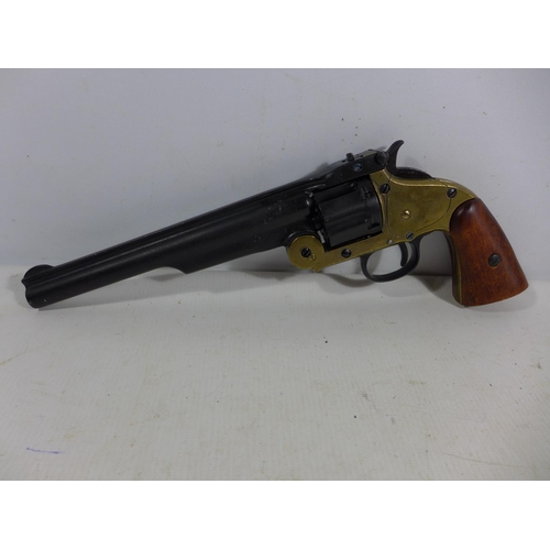 385 - A GOOD QUALITY NON FIRING MODEL DISPLAY SMITH AND WESSON SCHOFIELD REVOLVER, 20CM BARREL, LENGTH 35C... 