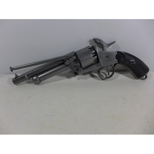 386 - A GOOD QUALITY NON FIRING MODEL DISPLAY LE MAT NINE SHOT PERCUSSION CAP REVOLVER , 17CM BARREL, LENG... 