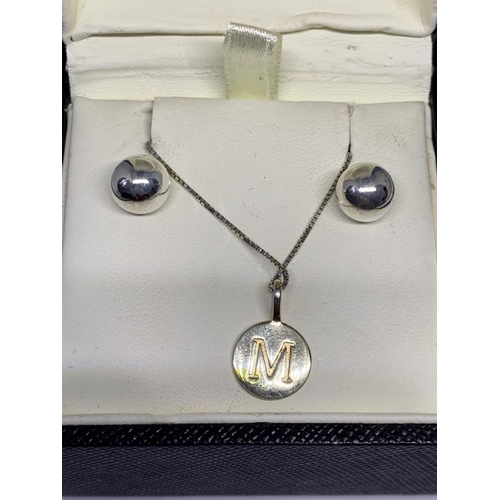 522 - A BOXED SILVER NECKLACE AND EARRING SET