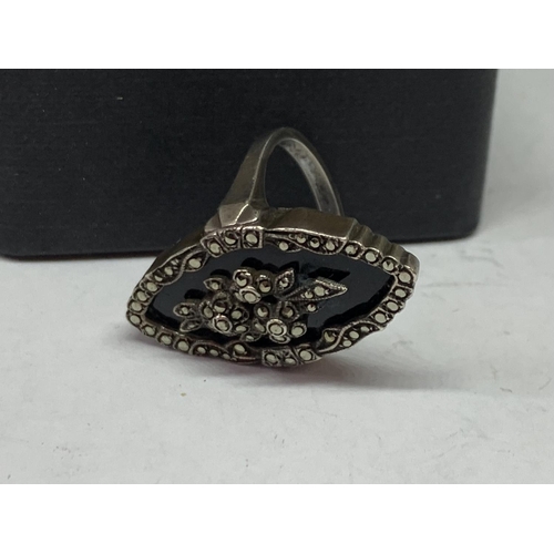 535 - A BOXED SILVER AND BLACK STONE RING