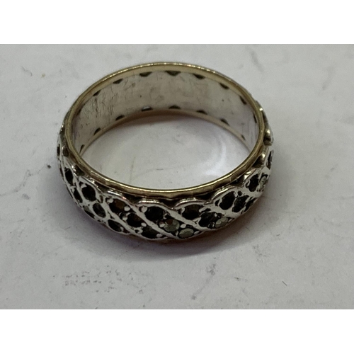 541 - A 9CT GOLD AND SILVER RING