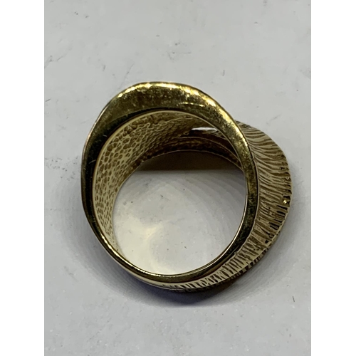 545 - A SILVER GILT RING