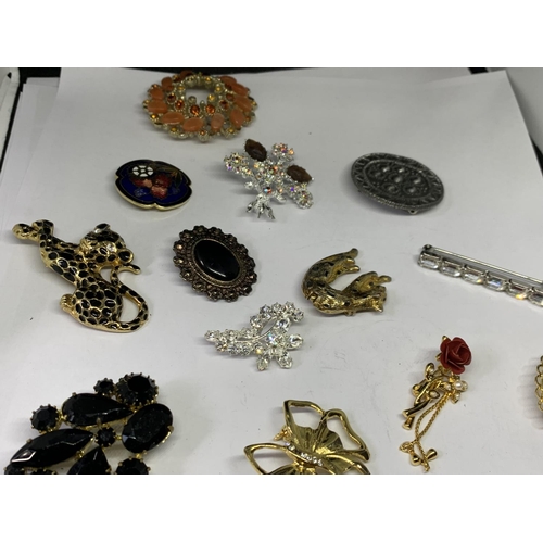 549 - VARIOUS BROOCHES