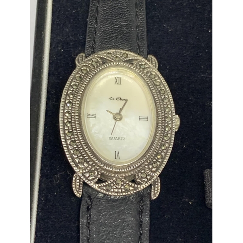 555 - A SILVER ART DECO LADIES WRIST WATCH  IN A PRESENTATION BOX SEEN WORKING BUT NO WARRANTY