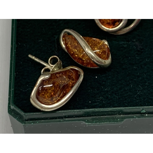 559 - TWO PAIRS OF SILVER AND AMBER EARRINGS IN A PRESENTATION BOX