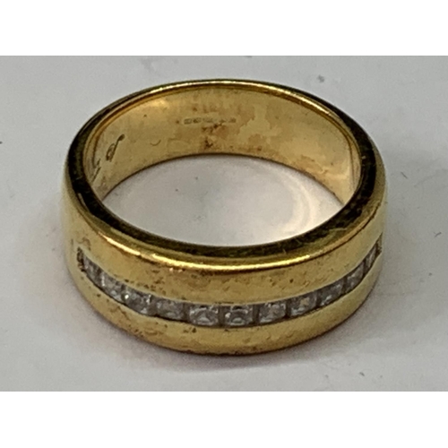 563 - A SILVER GILT AND STONE RING IN A PRESENTATION BOX