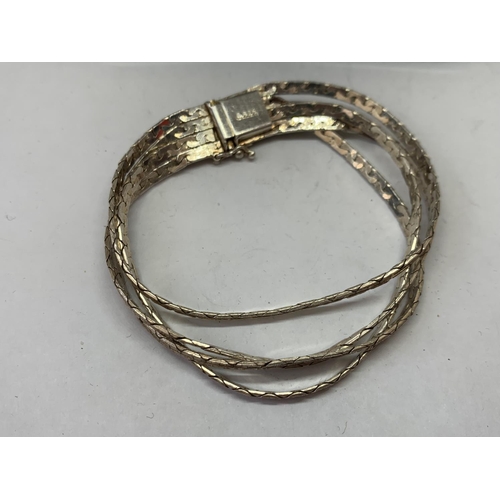 566 - A SILVER STRAND BRACELET IN A PRESENTATION BOX