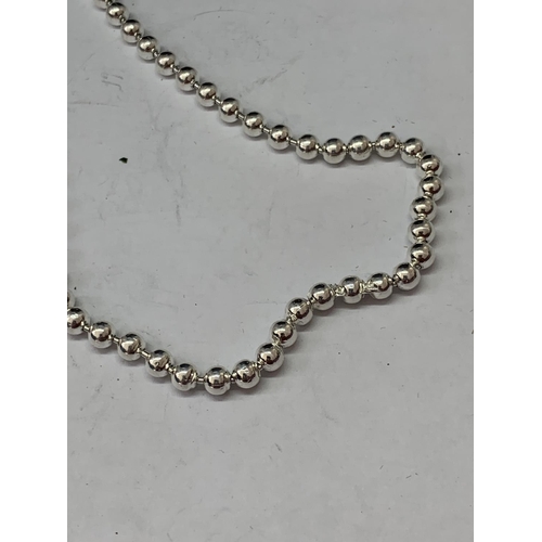 577 - A SILVER T BAR NECKLACE