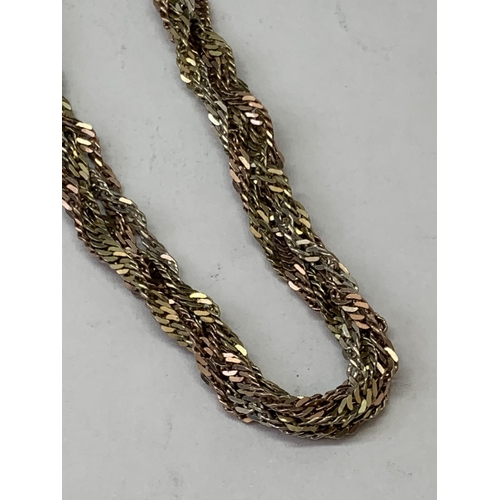 580 - A SILVER TWISTED NECKLACE