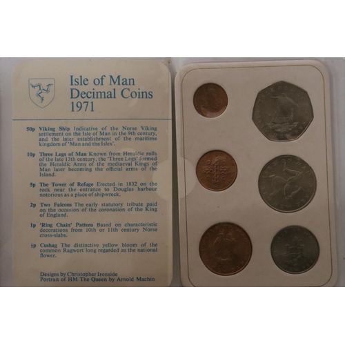 340 - A SELECTION OF BOXED COINS TO INCLUDE : IOM 1978 £1, ’79 ROYAL VISIT 50P, ’79 MARITIME SET, ’71 DECI... 