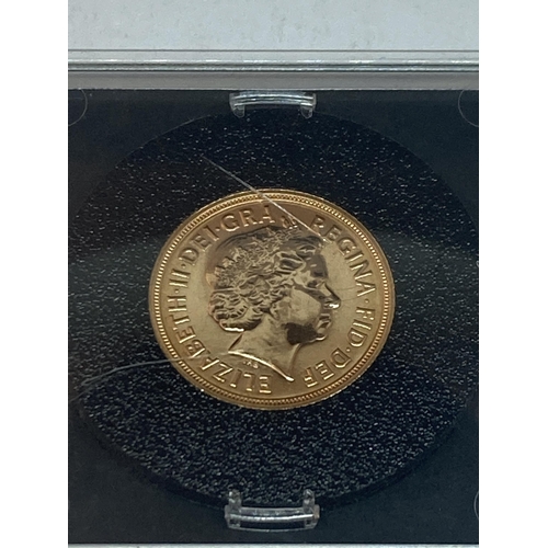 348 - A CASED UNCIRCULATED GOLD SOVEREIGN DATED 2018