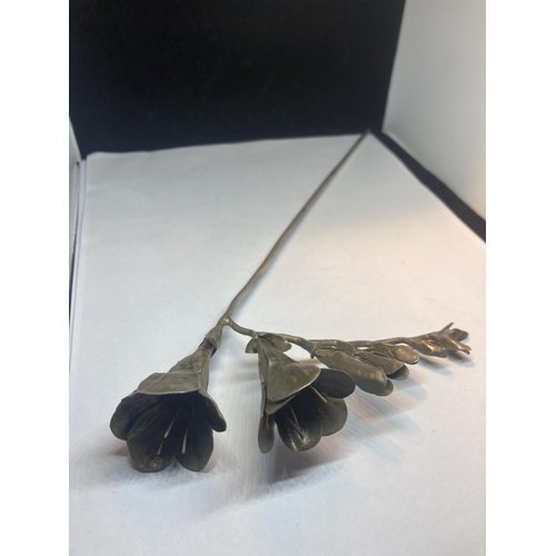 96 - A HALLMARKED BIRMINGHAM SILVER FLOWER STEM