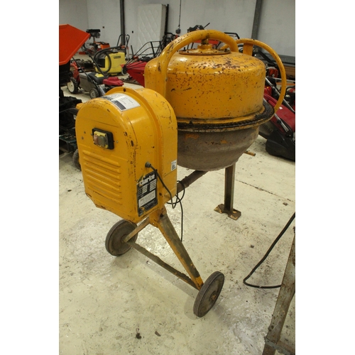 171 - CLARKE CONCRETE MIXER IN WORKING ORDER  NO VAT