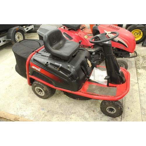 175 - MTD RIDE ON MOWER IN GOOD WORKING ORDER (USED THIS SEASON)  NO VAT KEY IN OFFICE AND MANUAL