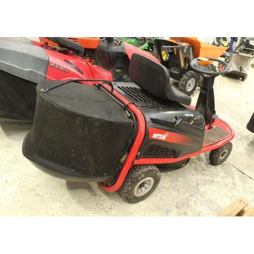 175 - MTD RIDE ON MOWER IN GOOD WORKING ORDER (USED THIS SEASON)  NO VAT KEY IN OFFICE AND MANUAL