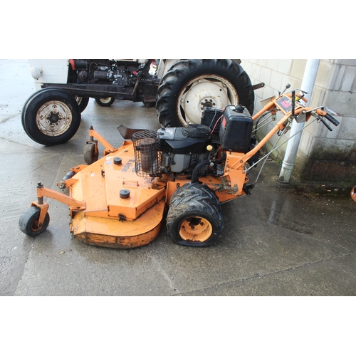 209 - SCAG 61 MOWER WITH KAWASAKI FH64 ENGINE RUNS WELL BUT NEEDS A SERVICE NO VAT