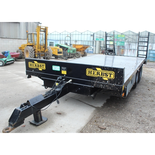 233 - 2023 HERBST BEAVER TAIL LOW LOADING TRAILER + VAT