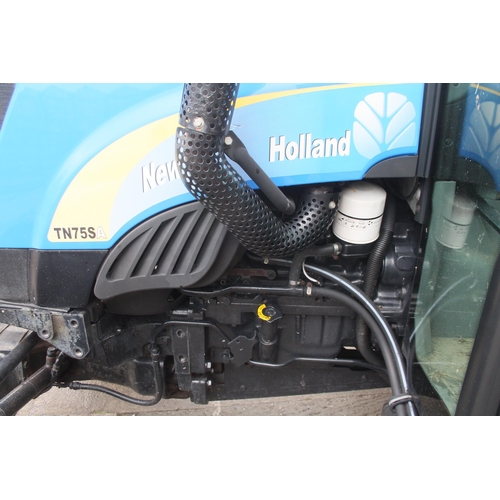 202 - NEW HOLLAND TN75 TRACTOR HX05JEJ FIRST REG 01/04/05 1045 HOURS ONE OWNER FROM NEW NO  VAT