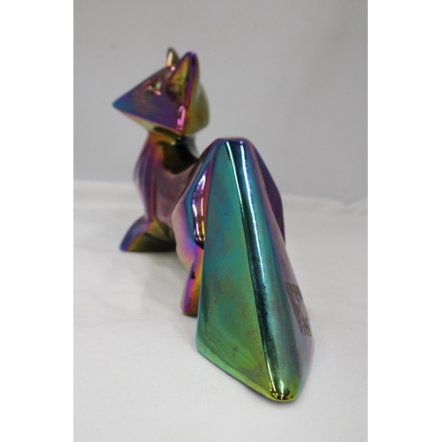 105 - AN UNUSUAL GEODESIC IRIDESCENT FOX, HEIGHT 19CM, LENGTH 34CM