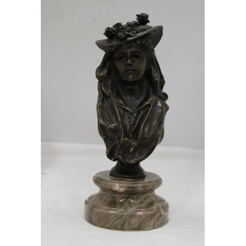 115 - A BRONZE ART NOUVEAU BUST OF A LADY ON A MARBLE PLINTH, HEIGHT 26CM