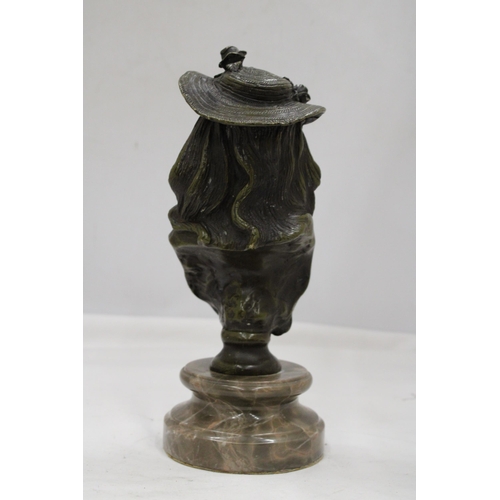 115 - A BRONZE ART NOUVEAU BUST OF A LADY ON A MARBLE PLINTH, HEIGHT 26CM