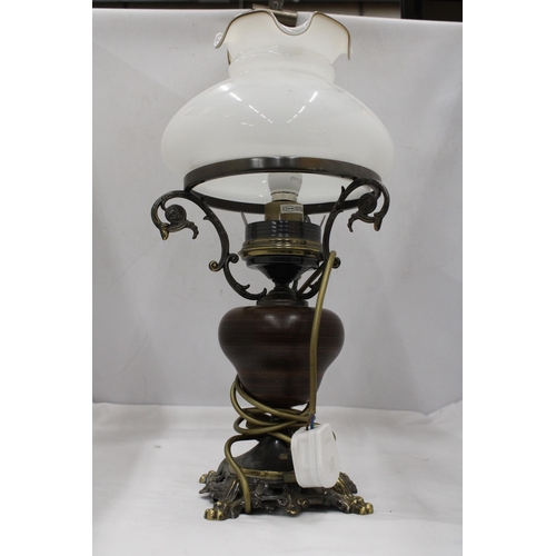 117 - A VINTAGE STYLE TABLE LAMP IN THE STYLE OF AN OIL LAMP, WITH FLUTED GLASS SHADE, WOODEN MIDDLE AND M... 