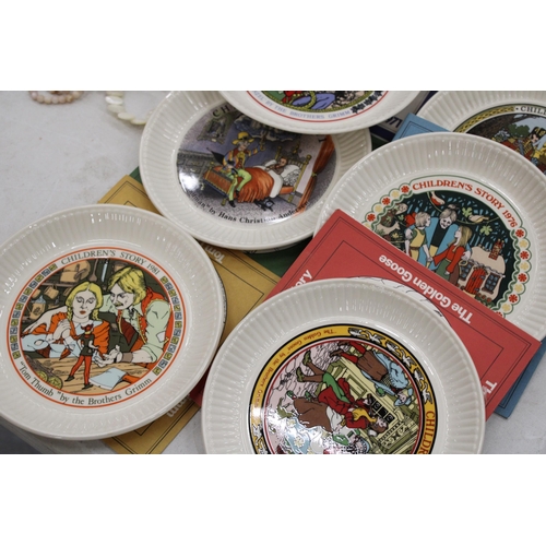 122 - A COLLECTION OF VINTAGE WEDGWOOD, CHILDREN'S STORY PLATES WITH BOOKLETS - 13 IN TOTAL