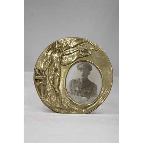 134 - A WW1 DEATH PENNY BRASS FRAME WITH A PHOTO OF AN INFANTRY MAN