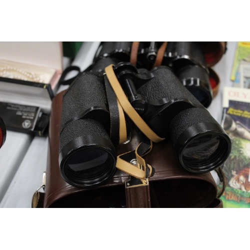 140 - TWO PAIRS OF BINOCULARS IN LEATHER CASES TO INCLUDE CARL ZEISS