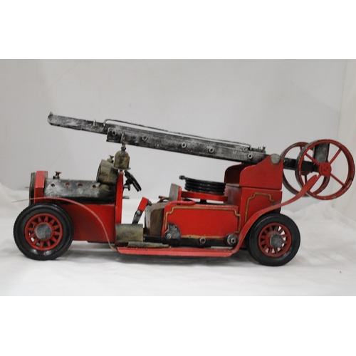 142 - A 1930'S STEEL AND TIN PLATE FIRE ENGINE, LENGTH 41CM