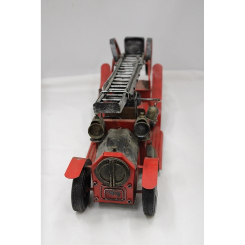 142 - A 1930'S STEEL AND TIN PLATE FIRE ENGINE, LENGTH 41CM