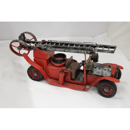 142 - A 1930'S STEEL AND TIN PLATE FIRE ENGINE, LENGTH 41CM