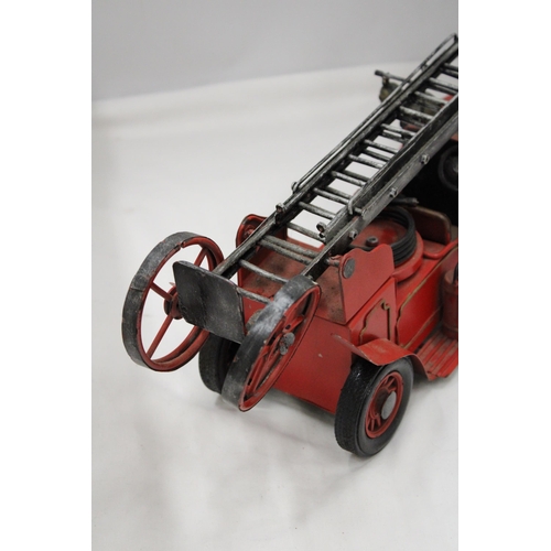 142 - A 1930'S STEEL AND TIN PLATE FIRE ENGINE, LENGTH 41CM