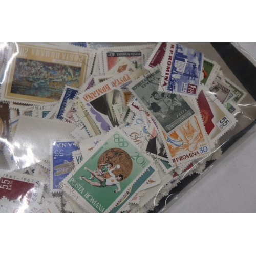 437 - A QUANTITY OF LOOSE STAMPS FROM AROUND THE WORLD