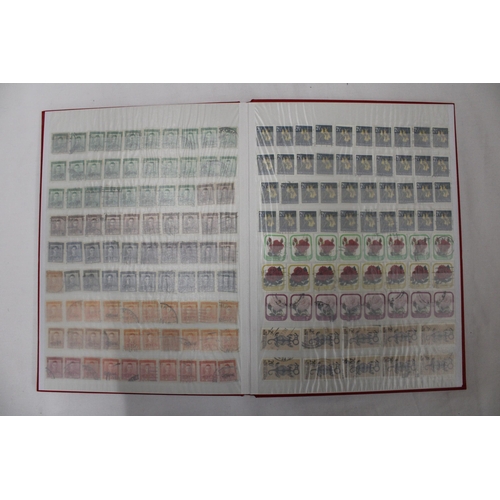 442 - A FULL STOCK BOOK CONTAINING STAMPS OF NEW ZEALAND